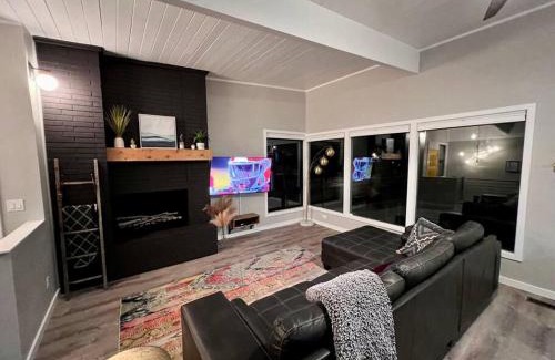 Butte Apartment | Mid Century Modern Montana Dream Home