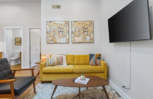 Greenwood House | Mid-Century Modern Nashville Condo Near Restaurants, Coffee and Bars