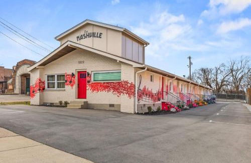 Greenwood House | Mid-Century Modern Nashville Condo Near Restaurants, Coffee and Bars