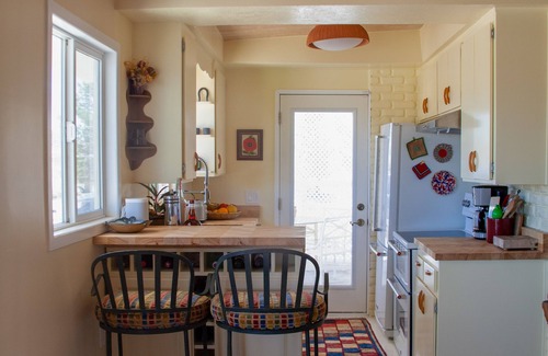 Landers House | Mid Century Modern on 5 acres with hot tub! 3 private bedrooms