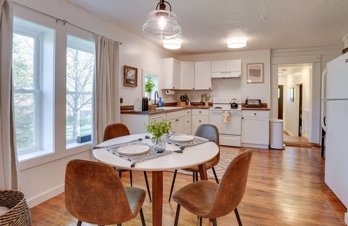 Fayetteville House | Mid-Century Modern Fayetteville Home Close to Town