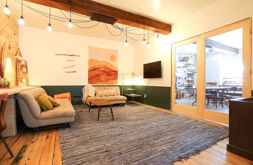 Nelsonville House | Mid-century modern homestead on Tomorrow River for couples, families or groups.