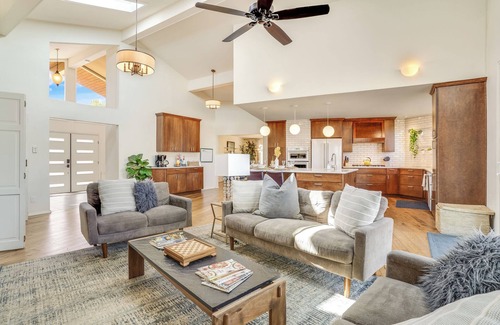 Westcliff and Cambridge House | Mid-Century Modern Retreat 7BR Sleeps 22 w/Hot Tub & Game Room