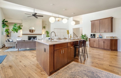 Westcliff and Cambridge House | Mid-Century Modern Retreat 7BR Sleeps 22 w/Hot Tub & Game Room
