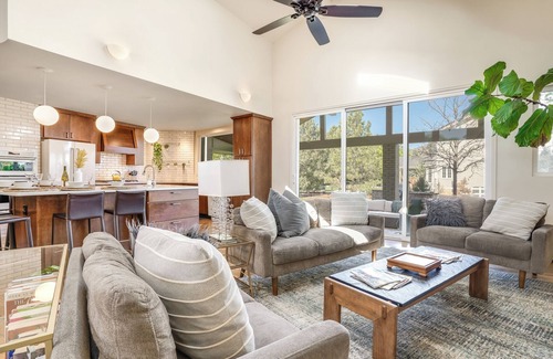 Westcliff and Cambridge House | Mid-Century Modern Retreat 7BR Sleeps 22 w/Hot Tub & Game Room