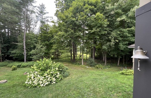 Williamstown House | Mid Century Modern home with distant views of Mount Greylock Summit.