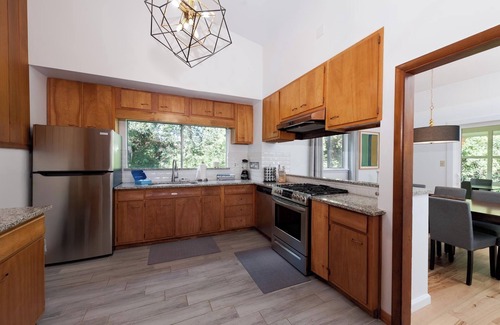 Durango House | Mid Century Mountain Home on 3 acres - 10 Minutes to DGO - AC-Hot Tub-Views