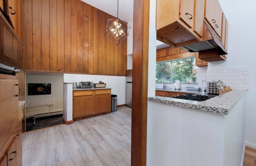 Durango House | Mid Century Mountain Home on 3 acres - 10 Minutes to DGO - AC-Hot Tub-Views