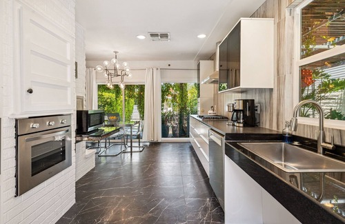 Tahquitz River Estates House | Mid Century Perfection! - Canyon Chic Cottage