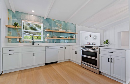 Arlington Park House | Mid-Century Pool Home in Arlington Park