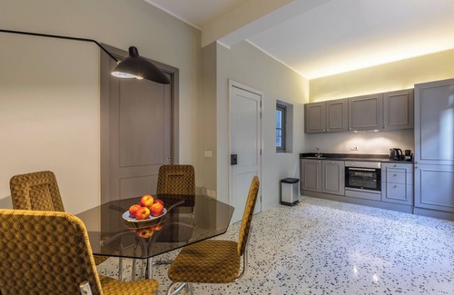 Floriana Apartment | Mid-Century Retro Suite
