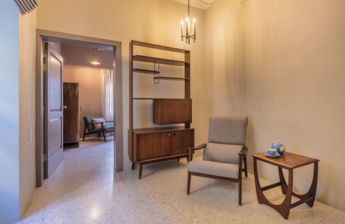 Floriana Apartment | Mid-Century Retro Suite