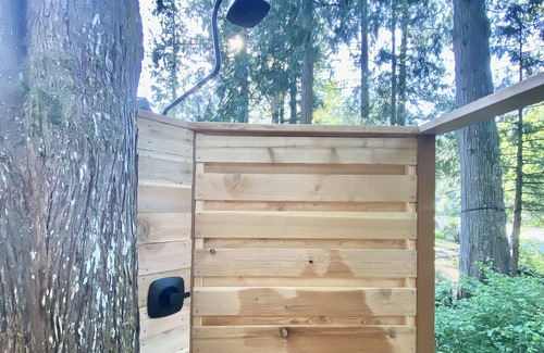 Marmot Cabin | Mid century riverfront cabin. Hot tub, Pet friendly, Riverview