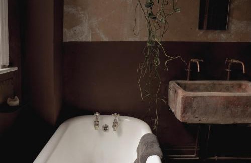 Spitalfields Apartment | Mid-Century Studio