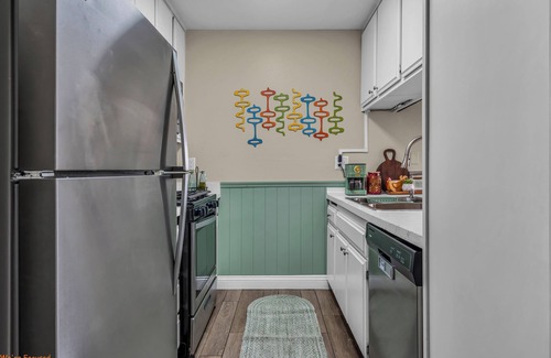 Indio Condo | mid-century style Getaway in Gated Golf Resort-Near Coachella and Polo Ground