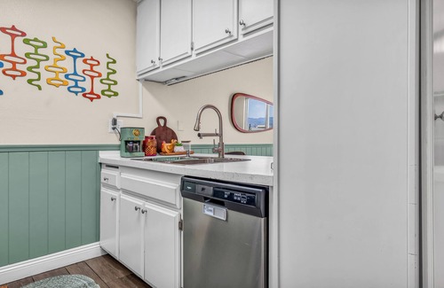 Indio Condo | mid-century style Getaway in Gated Golf Resort-Near Coachella and Polo Ground