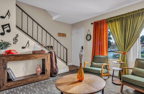 Indio Condo | mid-century style Getaway in Gated Golf Resort-Near Coachella and Polo Ground