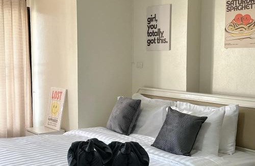 Huay Kaew Apartment | Mid century style near Nimman and Maya