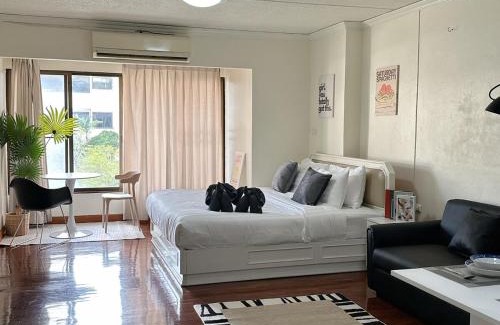 Huay Kaew Apartment | Mid century style near Nimman and Maya