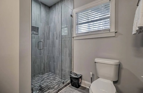 West End House | MID CENTURY STYLED HOME - 9 MINUTES FROM MIDTOWN ATLANTA