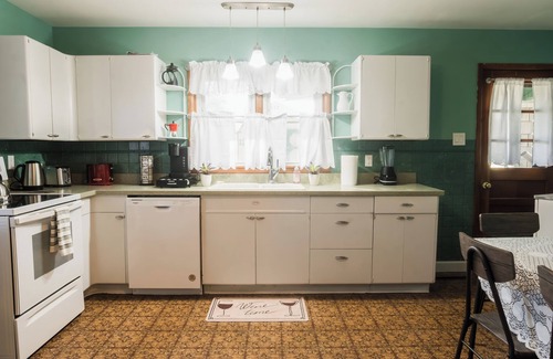 Bedford House | Mid Century Themed Limestone Cottage - 2 Bedrooms Sleeps 6 - Pets Welcome!