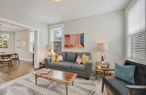 Park View House | Mid-Century Townhome Steps from Restaurants #DCottage