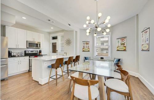 Park View House | Mid-Century Townhome Steps from Restaurants #DCottage