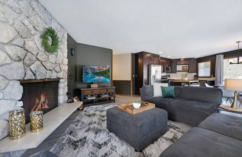 Welches Condo | Mid-Century Escape | Mt Hood Resort | Views + Pets