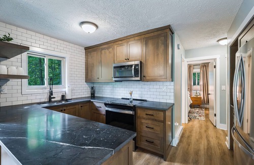 Roseland Cabin | Mid-Century Mountain Cabin w/Hot Tub + Arcade