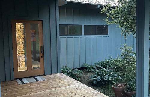 Geyserville House | Mid-century Wine Getaway