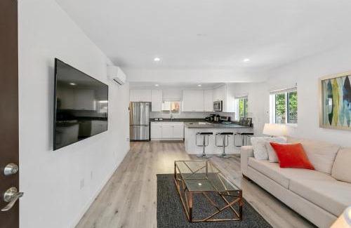 Mid City Bed & Breakfast | Mid-City Charm 2 BR 2 Bath with Parking 1