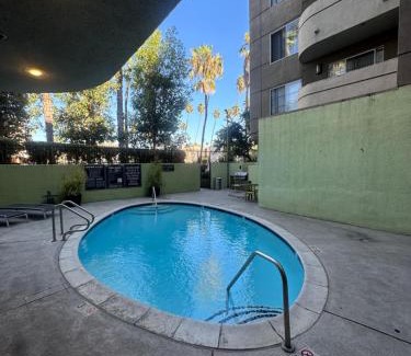 Los Feliz Apartment | Mid-City Charm 2BR Near LAs Hotspots!