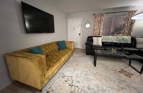 Mid City South Apartment | Mid-City townhouse 2 BR apt