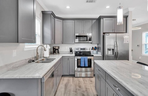Tulane - Gravier Apartment | Mid-City w/Balcony - Near Superdome & Streetcars