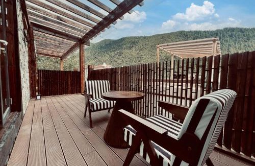 Xiaojin County Hotel | Mid Hill White Lodge