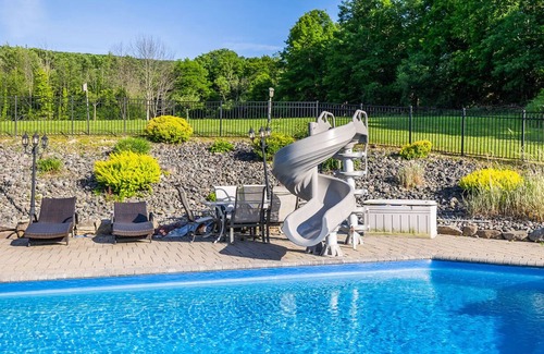 Newburgh House | Mid-Hudson Estate on 11 acres with pool