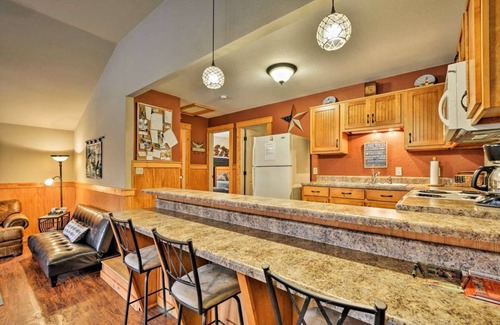 Groveoak Cabin | MID LAKE HIDEAWAY, FISHING FAMILY OUTDOOR FUN