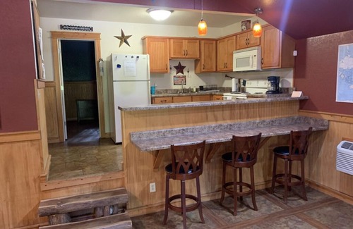 Groveoak Cabin | MID LAKE HIDEAWAY, FISHING FAMILY OUTDOOR FUN