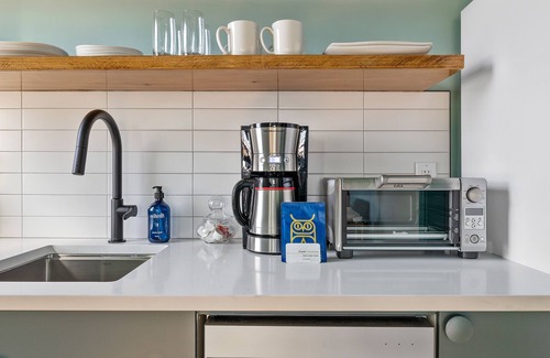 North Charleston Apartment | Mid Mod | Chic Artistic Loft Downtown Park Circle