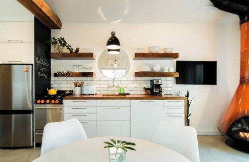 Louisville Apartment | Mid/Mod ' Little House' in Old Town Louisvillenn