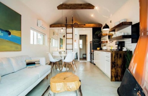 Louisville Apartment | Mid/Mod ' Little House' in Old Town Louisvillenn