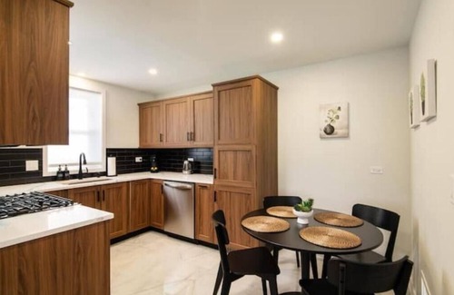 Bridgeview House | Mid-Term 4Bed/2Bath, 2x King Beds, 2x Queen Beds