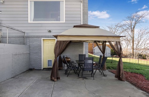 Tri-Cities House | Mid-Term Now Available, Best River View, No Host/Cleaning Fees, Great Discounts.