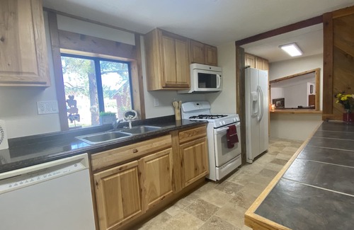 Larkspur House | Mid-terms rental or Family Friendly Getaway