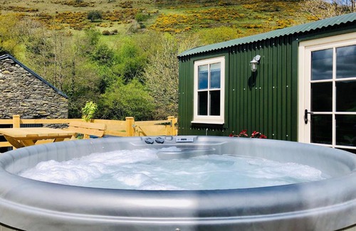 Abercegir Cabin | Mid Wales Luxury Huts