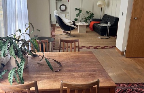 Farringdon Condo | Midcentury apartment in the heart of London