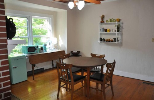 Fort Payne Apartment | MidCentury Charm-Tranquil Setting-Walk to Downtown