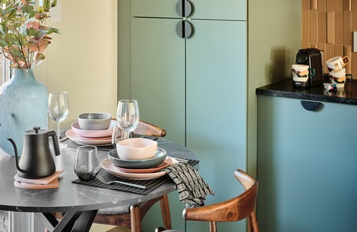 St. Edwards Apartment | Midcentury Couples Designer Loft - Casa Tuya