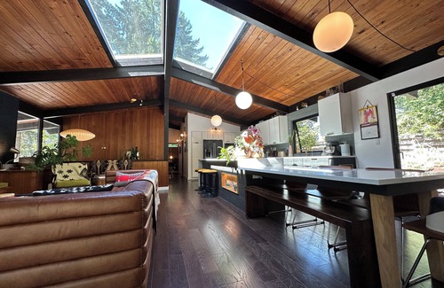 Multnomah Village House | Midcentury Modern – a true masterpiece inspired by the iconic Frank Lloyd Wright