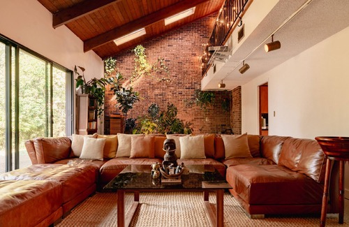 Davidson County House | Midcentury modern dream home with a Graceland twist